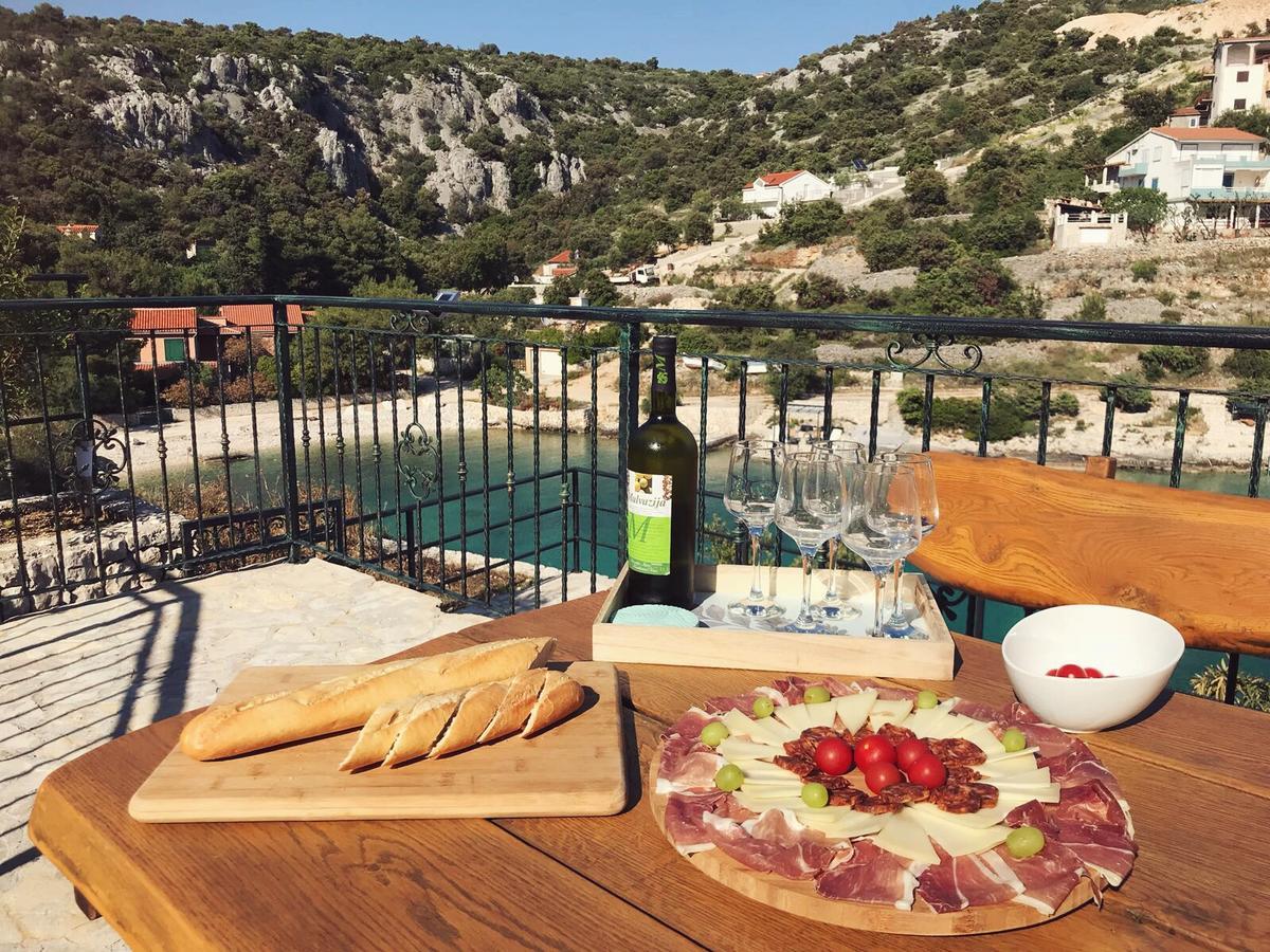 Villa Kristina Sevid ภายนอก รูปภาพ